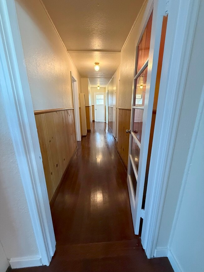 Building Photo - 851 Pine Ave