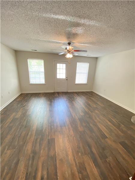 Building Photo - 1007 Towne Pk E Dr