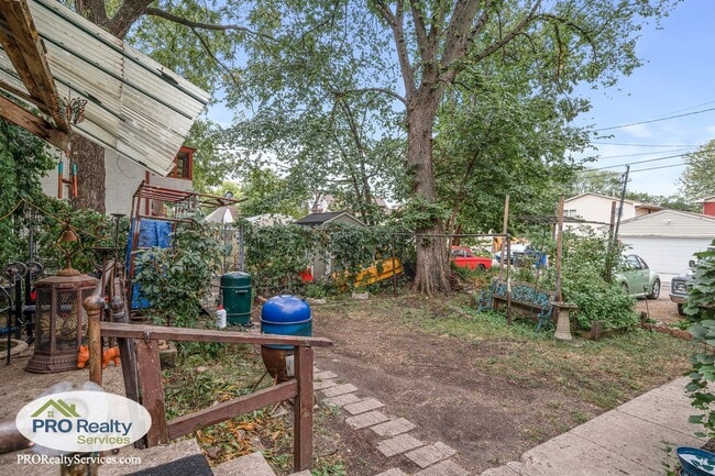 Building Photo - 3328 5th Ave S