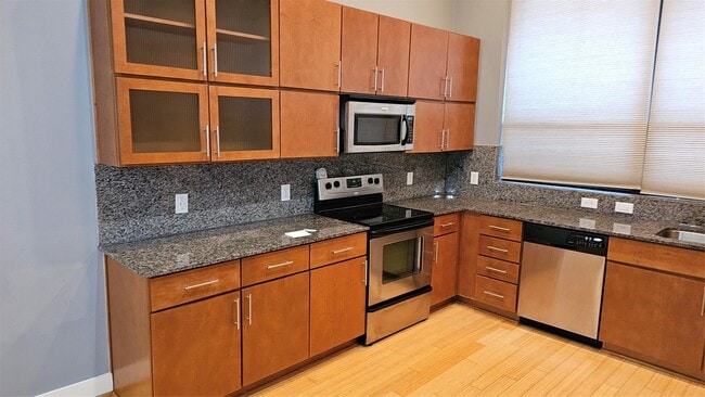 Building Photo - 2301 Camden Dr
