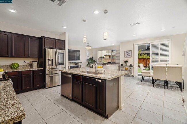 Building Photo - 546 Avanti Way