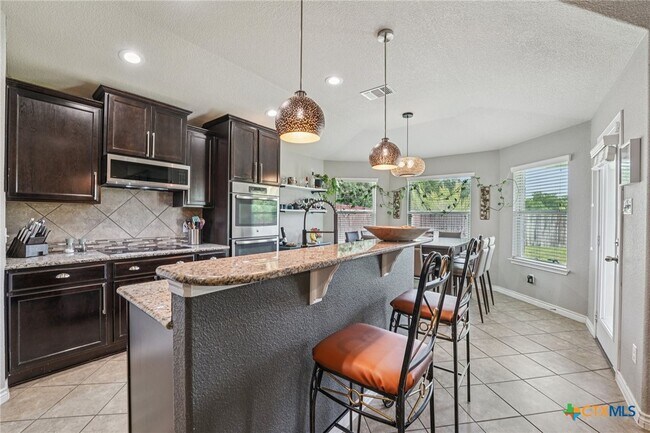 Building Photo - 3303 Vineyard Trail