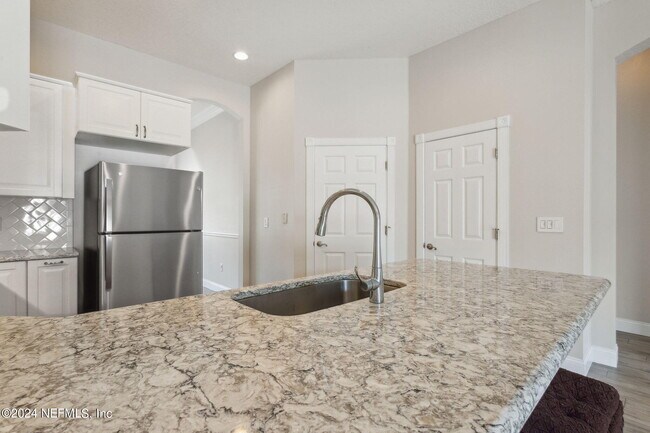 Building Photo - 13260 Bonaparte Ln