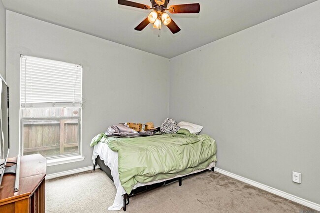 Building Photo - 23592 Country Manor Ave