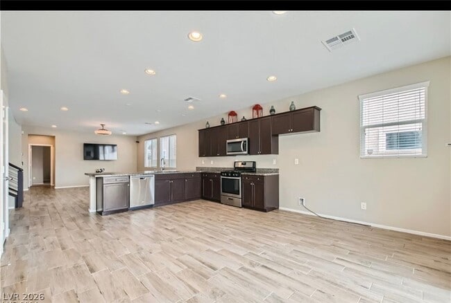 Building Photo - 43 Heathrow Lake Ave