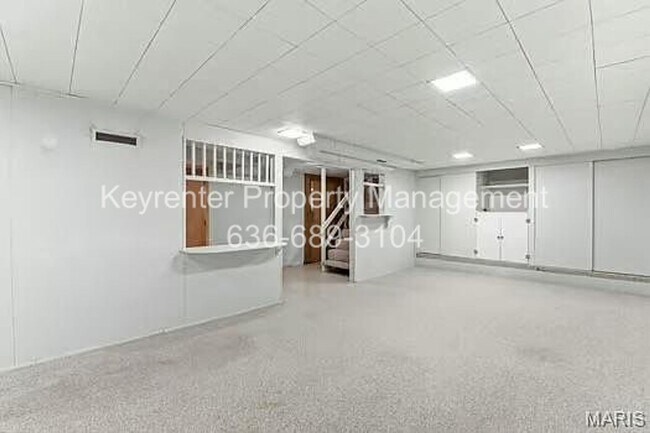 Building Photo - Spacious Updated 3-Bedroom Home in Prime Location