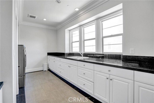 Building Photo - 54 Clifford