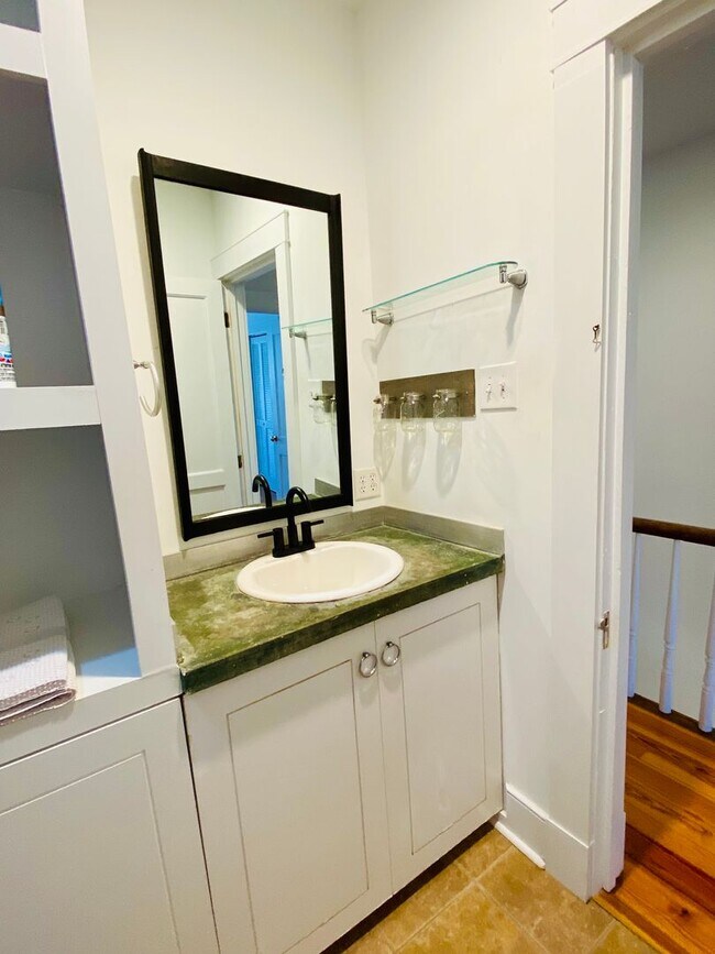 Building Photo - Beautifully Renovated 2bdrm/1.5bth Row House Located in Historic Church Hill!!