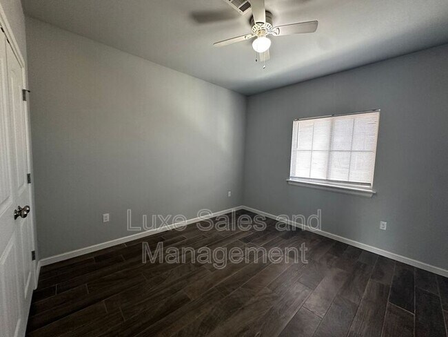 Building Photo - 1120 E Campbell St