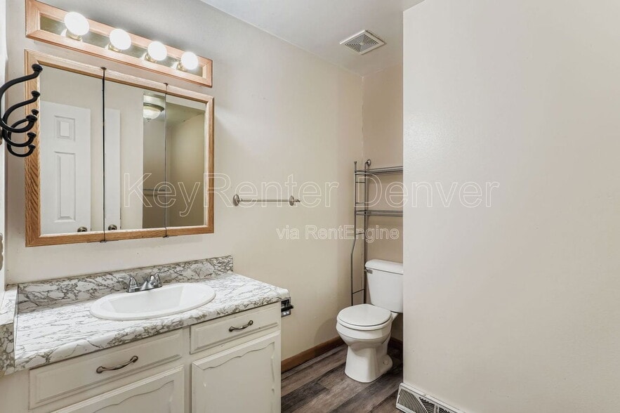 Building Photo - 6529 Van Gordon Ct