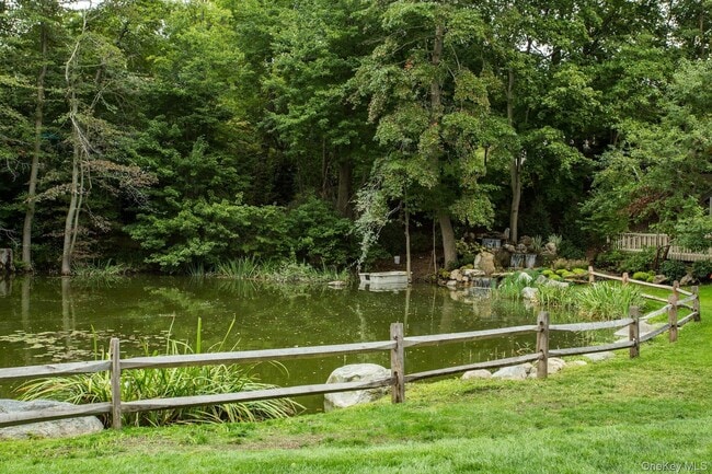 Building Photo - 23 Meadowood Dr