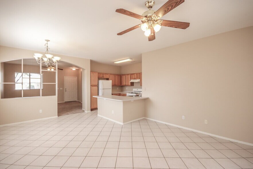 Building Photo - 11170 W Holly St