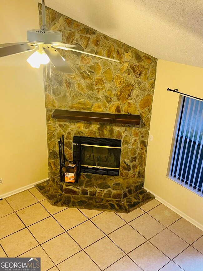 Building Photo - 136 Creekwood Cir