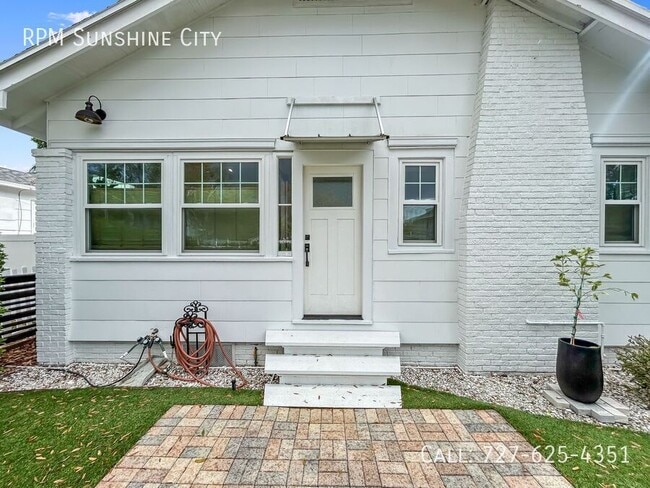 Building Photo - 748 32nd Ave N