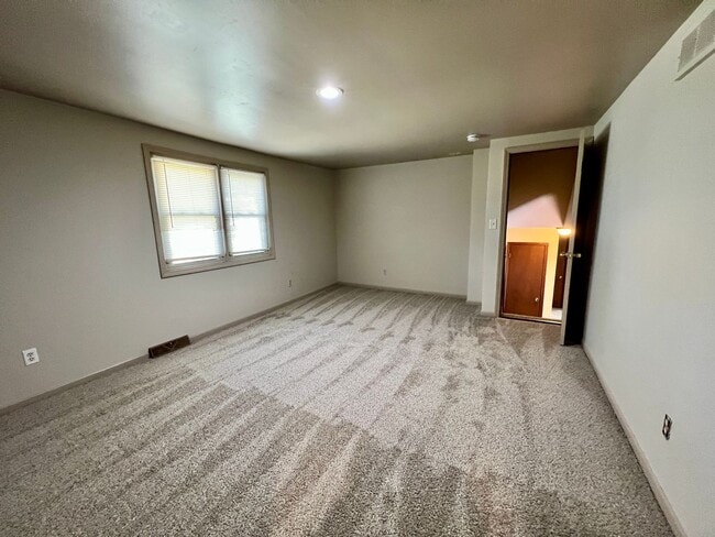 Building Photo - Amazing 4 Bedroom Home!