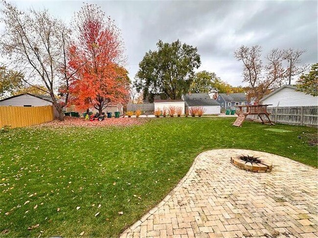 Building Photo - 2836 Dakota Ave S