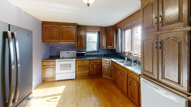 Building Photo - 910 N 56th Ave W