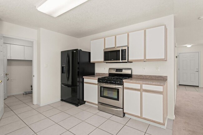 Building Photo - 12420 Mountainside Way NE