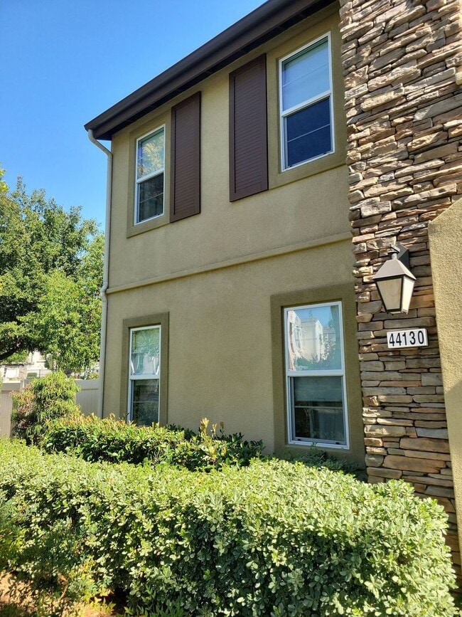 Building Photo - Executive and Upgraded 3-Bedroom Townhome in South Temecula!