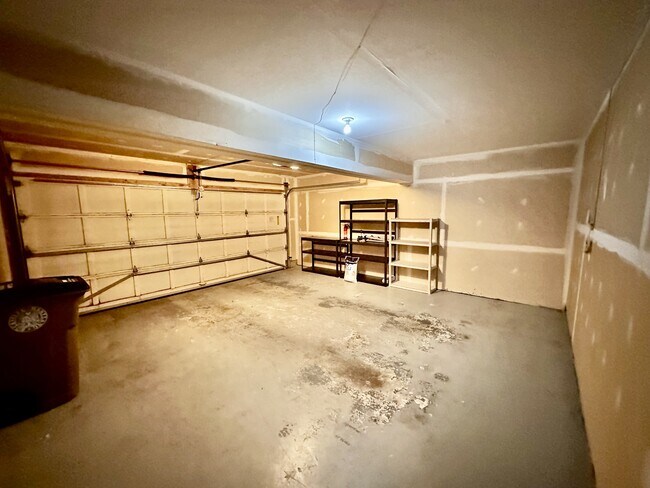 Building Photo - 917 Crestfield Dr