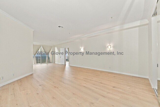 Building Photo - 3947 Carpenter Ave