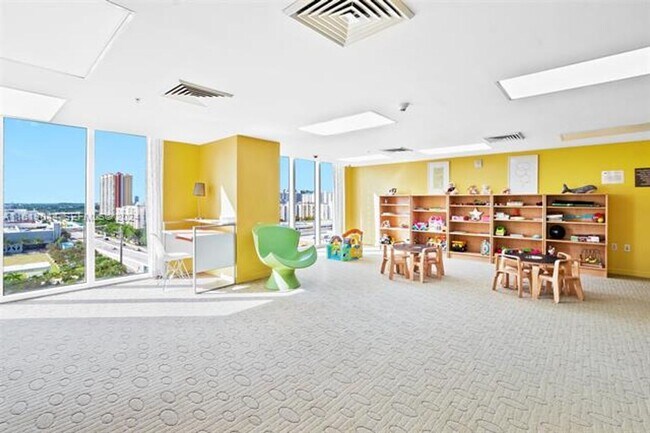 Building Photo - 16699 Collins Ave