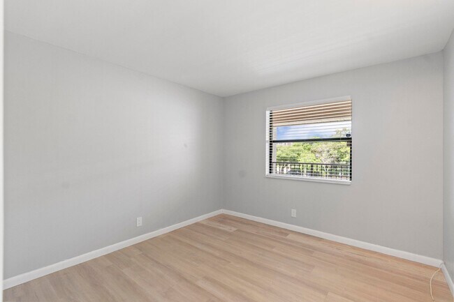 Building Photo - 8777 Shadow Wood Blvd