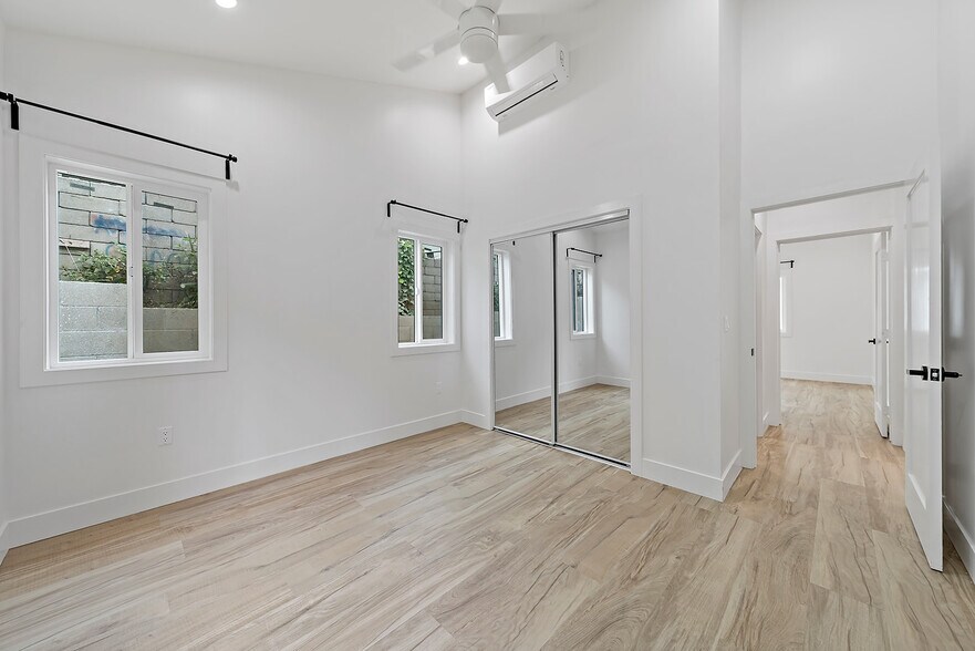 2618 1/2 - 2616 Glendale Blvd