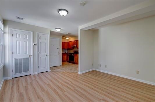 Building Photo - 11 Isabella Ave