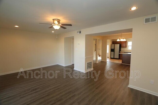 Building Photo - 2226 Sedgewick Dr