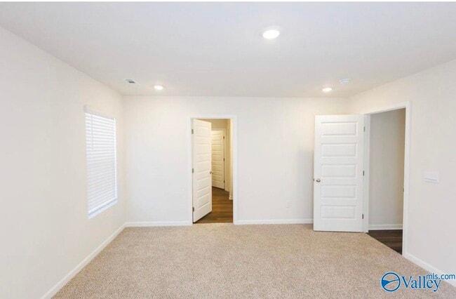 Building Photo - 398 Jackson Pt Cir