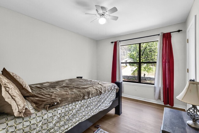 Building Photo - 6530 Thamesmead Ln