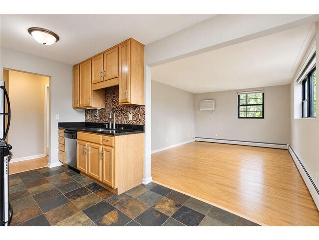 Building Photo - 3215 Pillsbury Ave