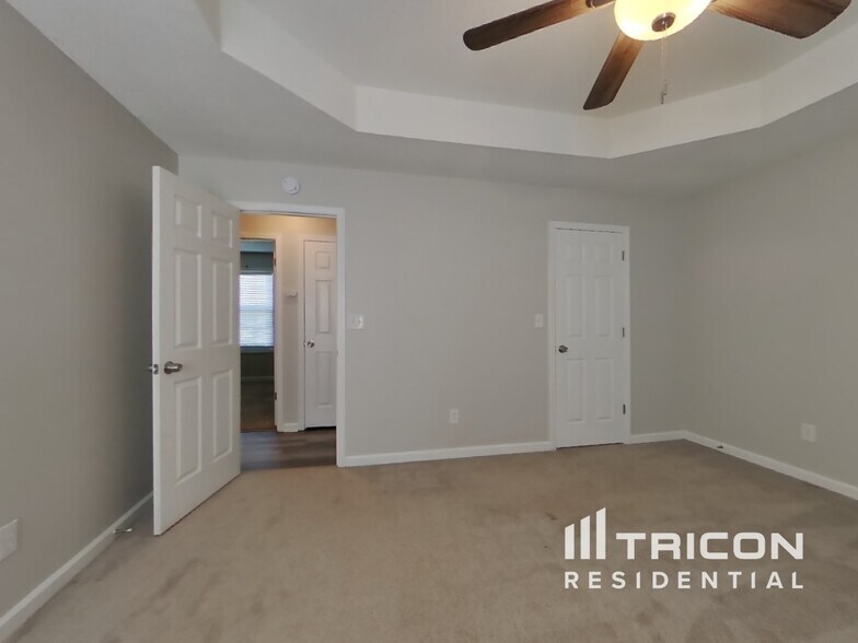 Building Photo - 65 Thorn Thicket Ct