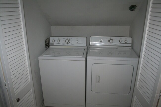 Building Photo - Live at the Center of Modern Conveniences ...