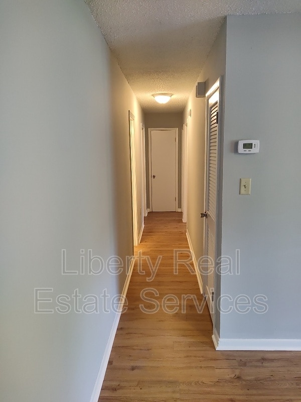 Building Photo - 304 Simpson St