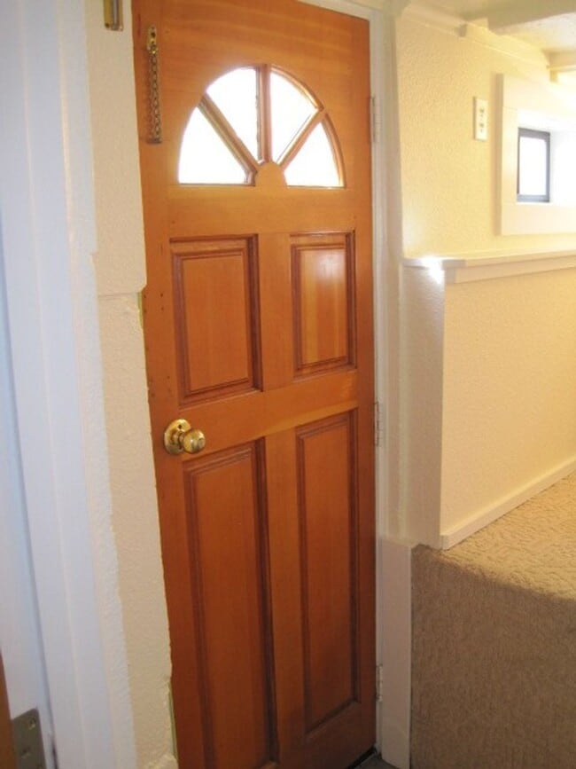 Building Photo - 549