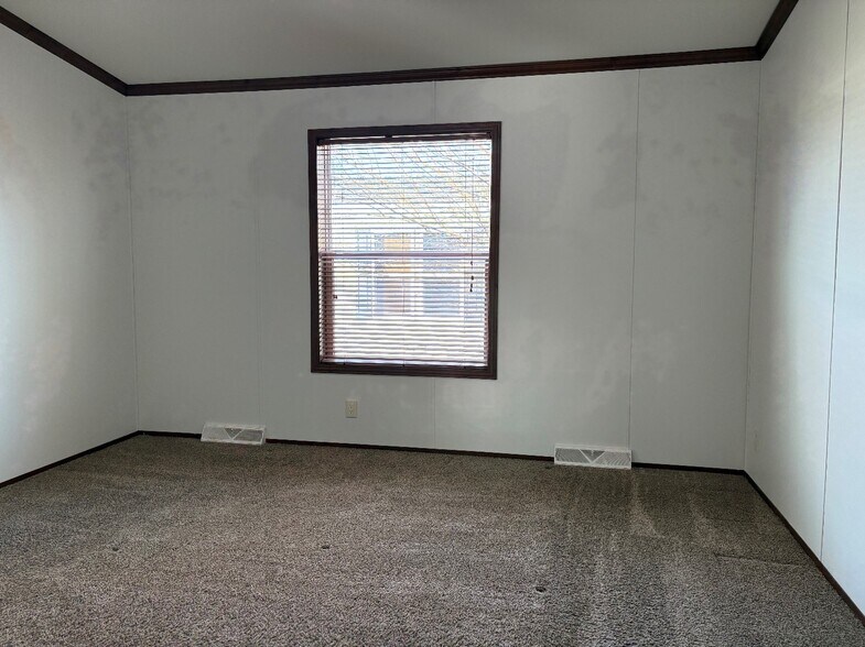 Building Photo - 2461 Sunset Dr