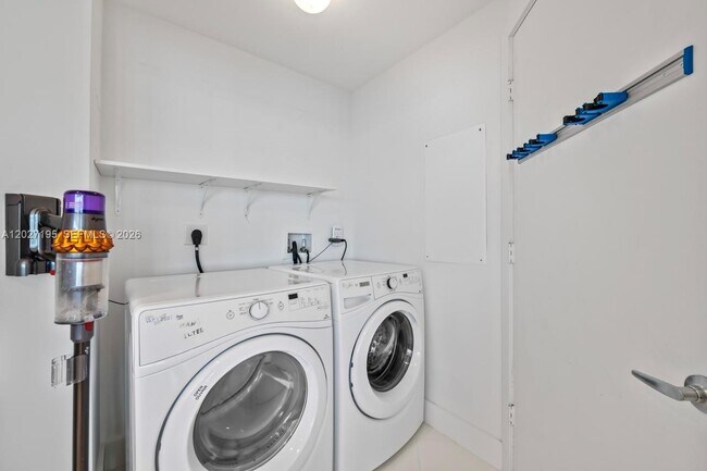 Building Photo - 17301 Biscayne Blvd