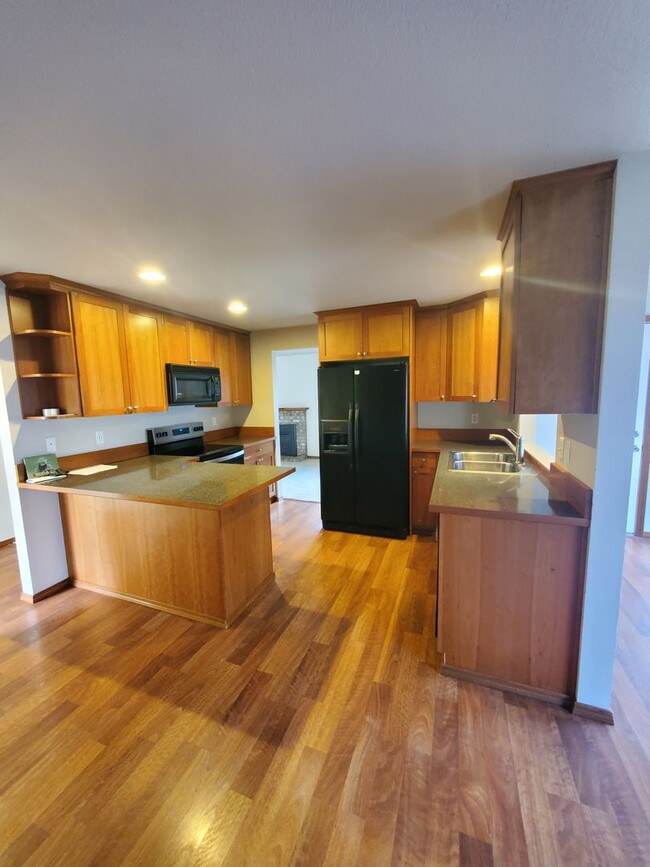 Building Photo - Charming 3-Bedroom Rambler in a Prime Loca...