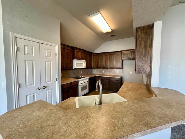 Building Photo - 5214 Sunnybrook Ln