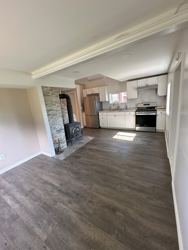 Building Photo - 2273 S County Line Rd