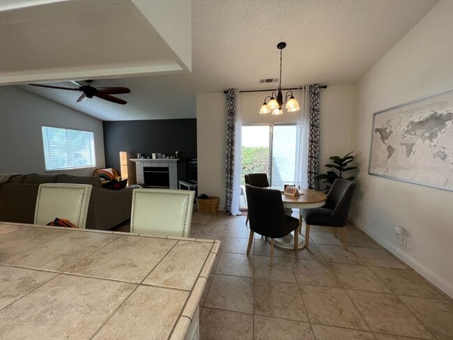 Building Photo - Two bedroom patio home located in NW Modesto!