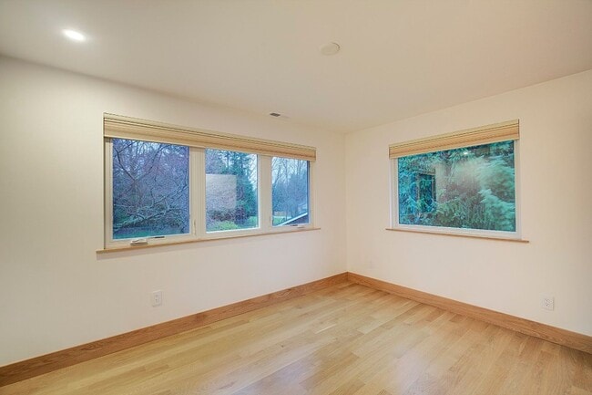 Building Photo - 3Bd/2.25Ba North Bend House