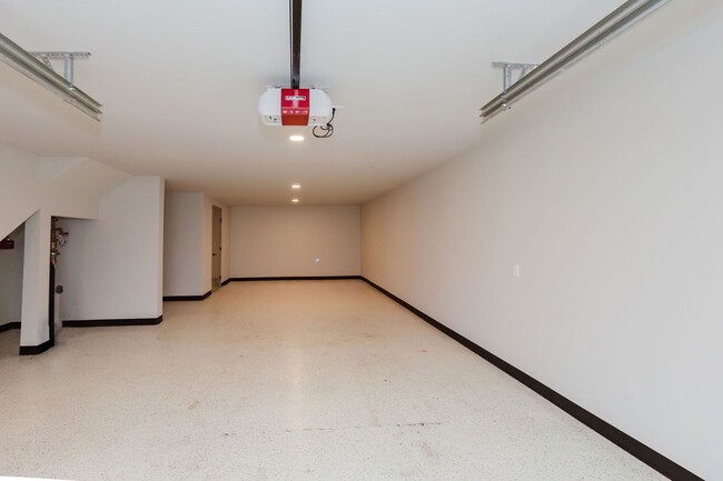 Building Photo - 706 Hanami Ln NE