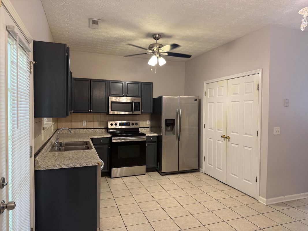 Building Photo - 1704 Camden Forrest Tr