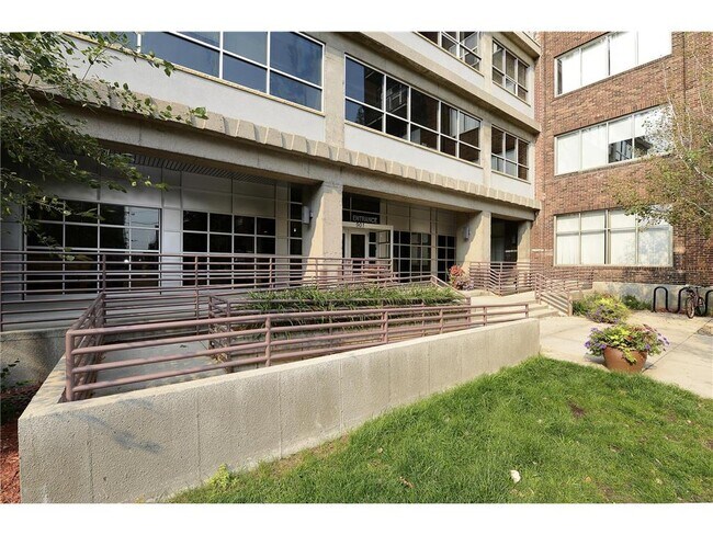 Building Photo - 901 N 3rd St
