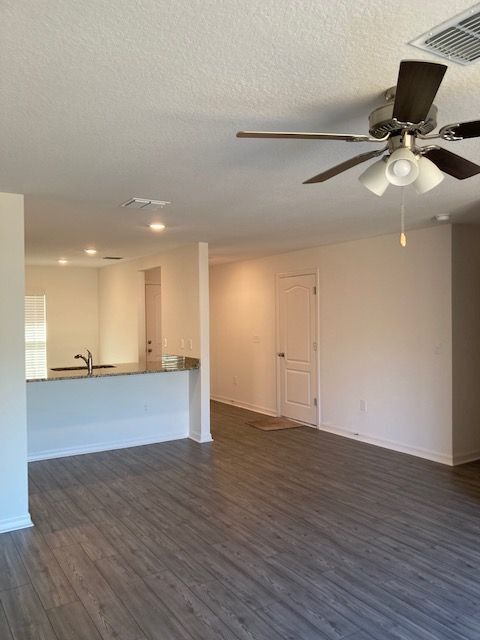 Building Photo - 11 Ripcord Ln