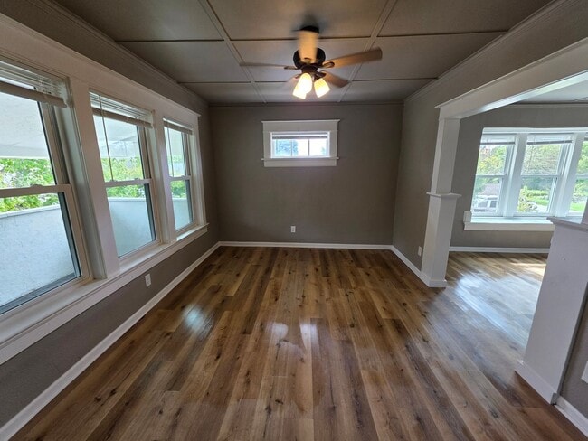 Building Photo - 840 S Maple Ave