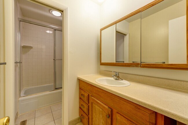 Building Photo - 1000 11th St